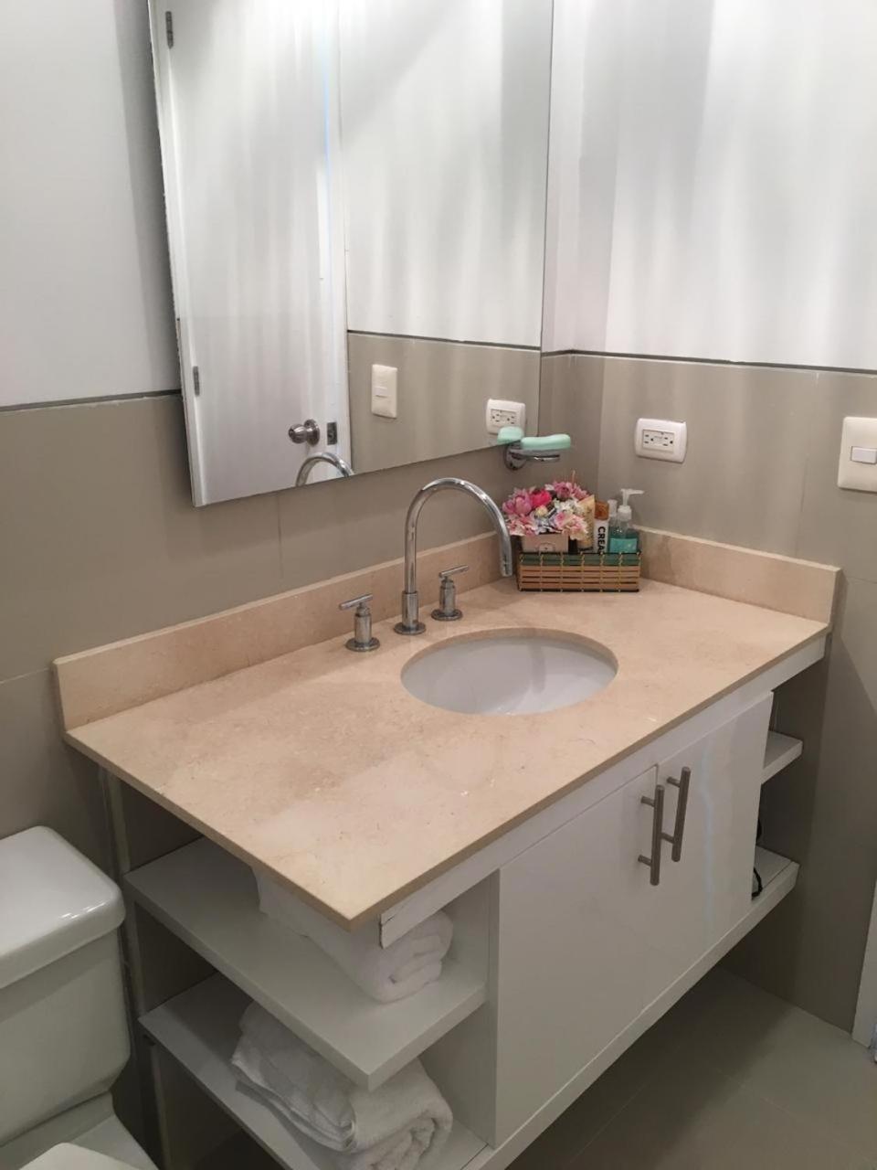 Confort Frente A La Playa En Cartagena! Apartamento